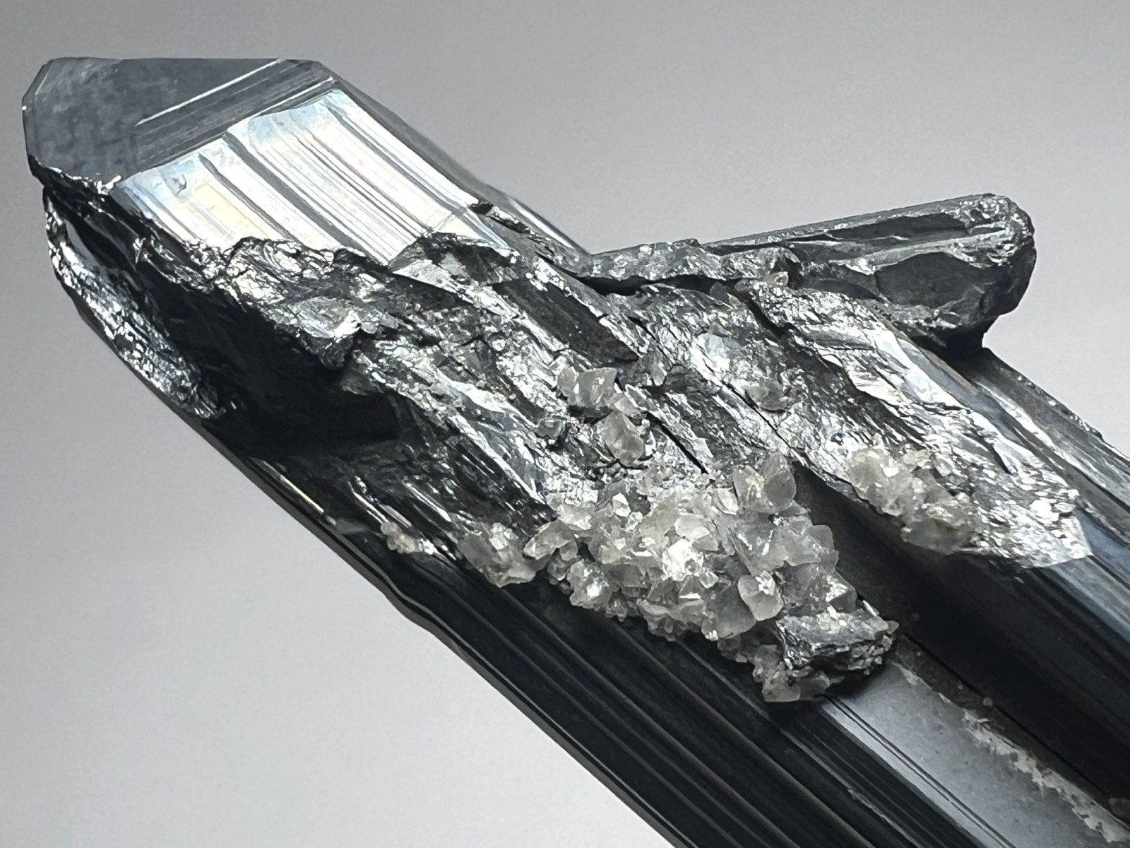 国産鉱物　愛媛県市ノ川鉱山の輝安鉱　スティブナイト　原石　鉱物標本　翡翠　根付 国産鉱物 愛媛県市ノ川鉱山の輝安鉱 スティブナイト 原石 鉱物