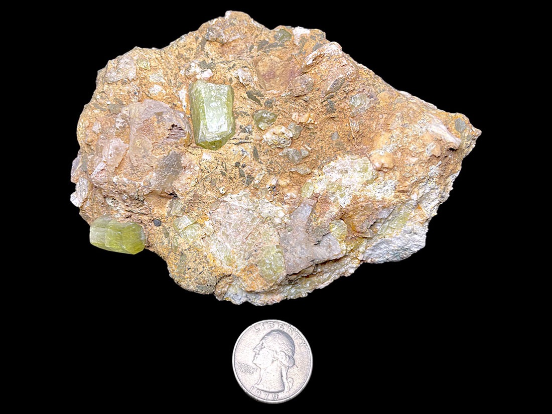 モロッコ産 イエロー アパタイト 母岩付き