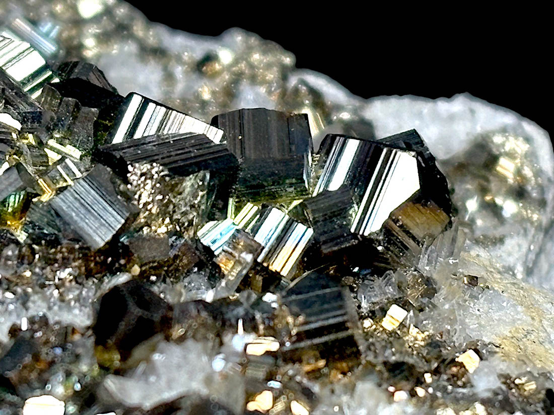インドネシア産 パイライト with 水晶 クラスター / Pyrite with