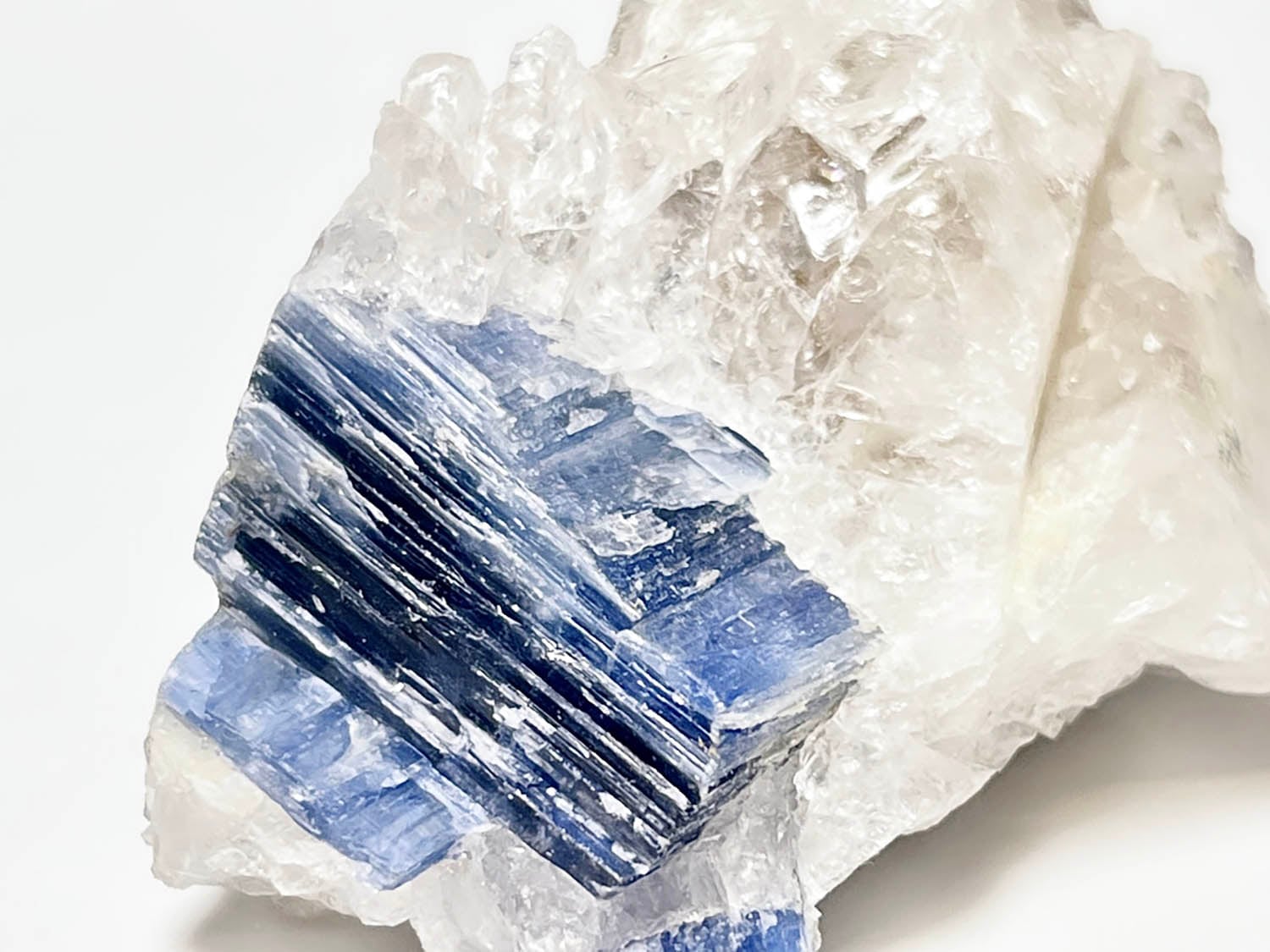 速くおよび自由な ブラジル産 ) 藍晶石 ( kyanite / カイヤナイト その他