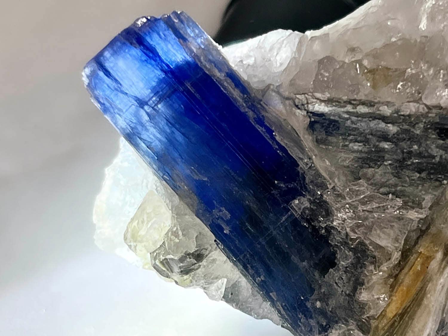 【特大】カイヤナイト 結晶 ブラジル産 カイヤナイト / kyanite ( 藍晶石 )