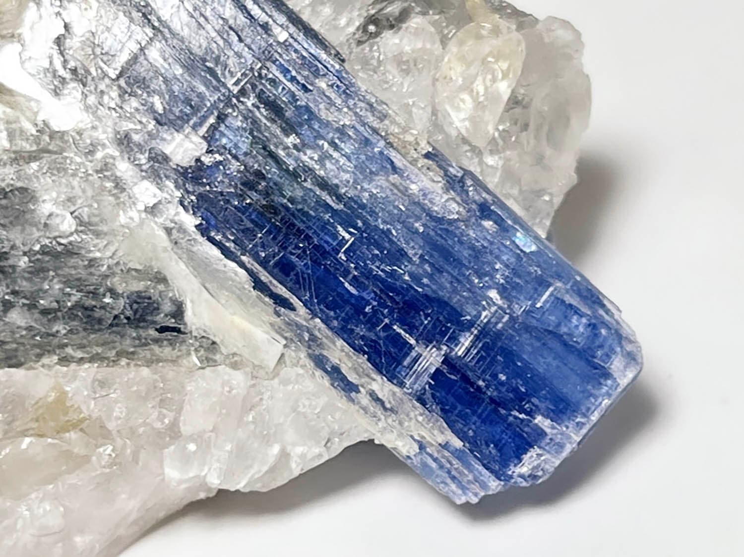 カイヤナイト 原石 産地 ブラジル Kyanite 藍晶石 Disthene 二硬石 天然石 鉱物 1点もの 現品撮影 KY-188