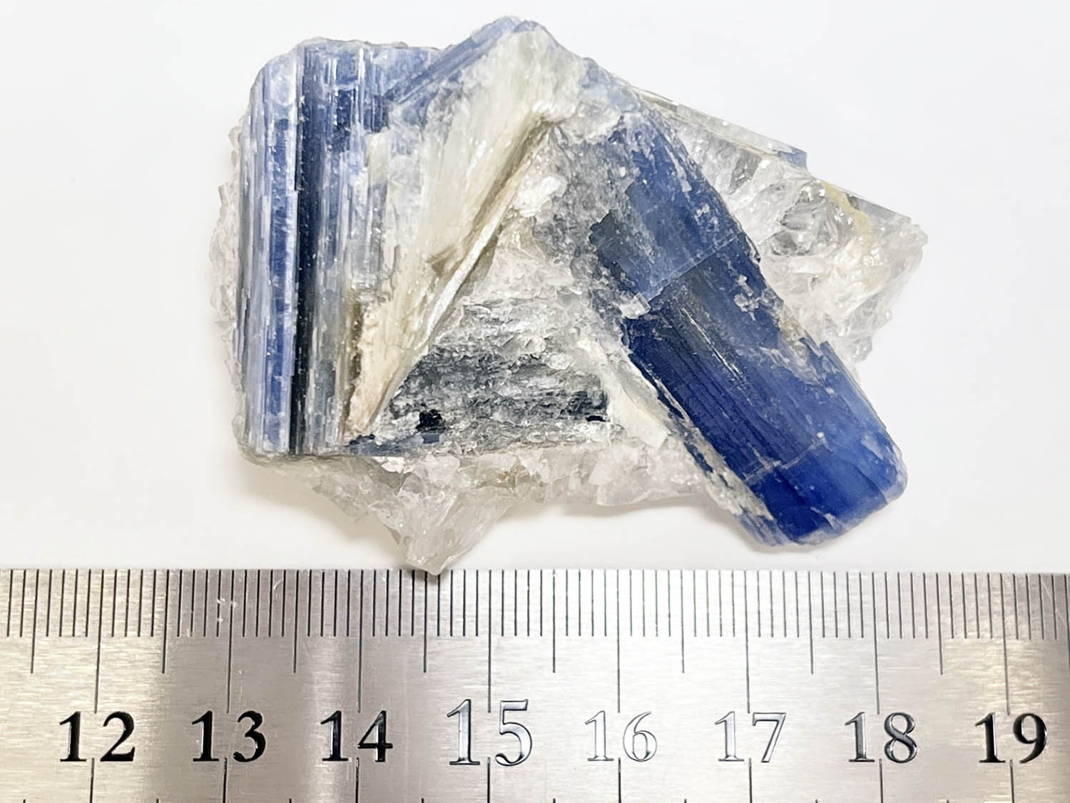 ブラジル産 カイヤナイト / kyanite ( 藍晶石 )