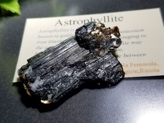 ロシア産 アストロフィライト/Astrophyllite（星葉石）