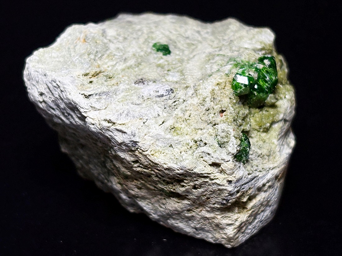 イラン産 ウバロバイト (グリーンガーネット) / Uvarovite Garnet