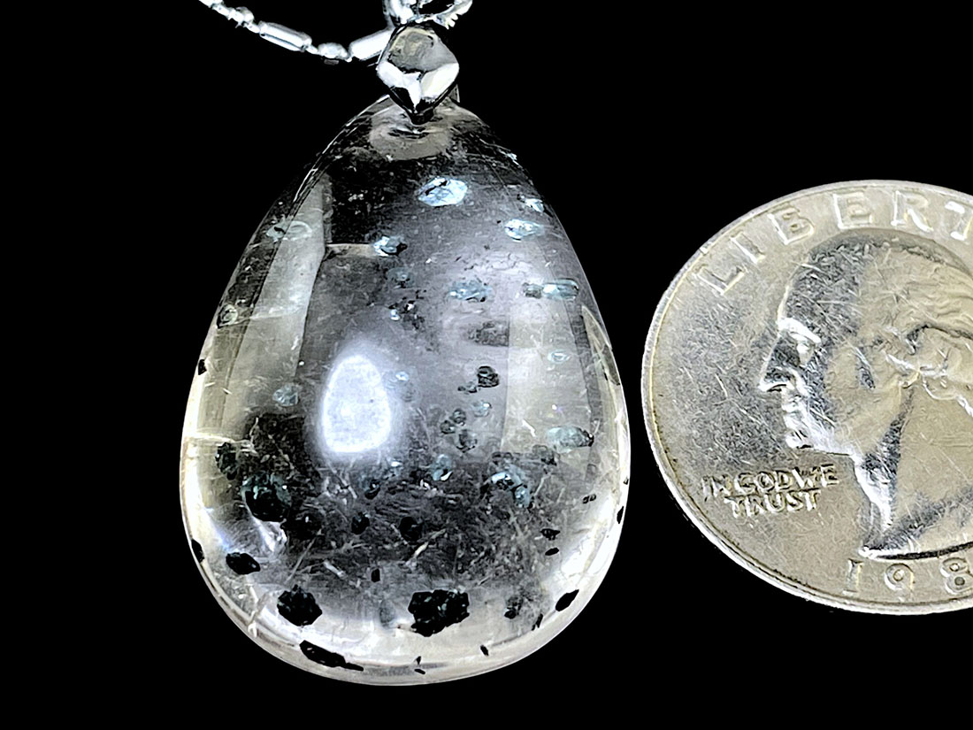 ヘマタイトインクォーツのマクラメペンダント ヘマタイトインクォーツのマクラメペンダント 力と勇気を与えてくれる