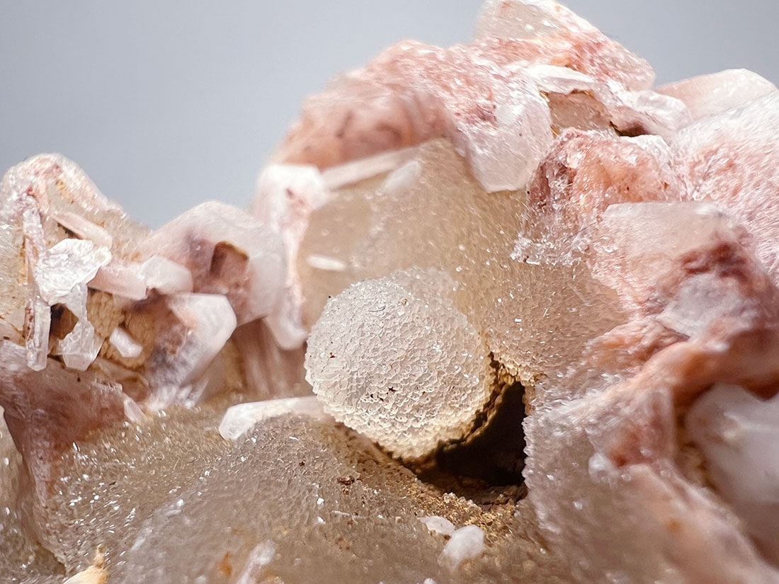 スコレサイトwithカルセドニー 原石 | 原石 | Crystals by Purely