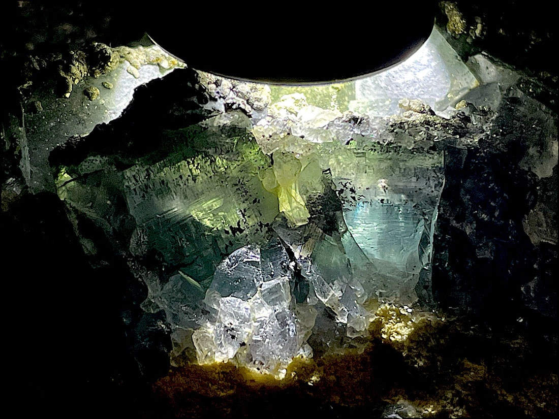 福建省産 フローライト (パイライト/マーカサイト共生) / Fluorite