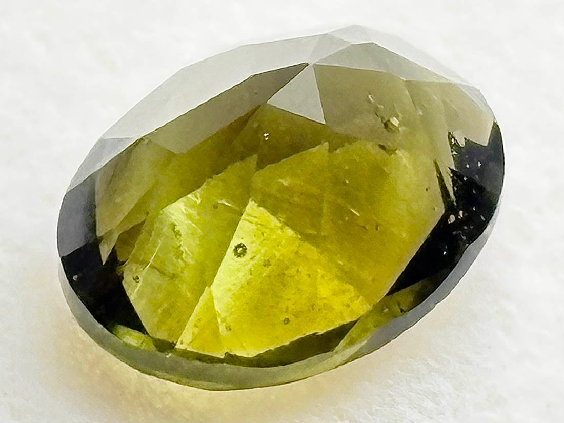 【チェコ/モルダビ産】モルダバイト 鑑別書付き】チェコ産 モルダバイト 1.397ct ルース / Moldavite