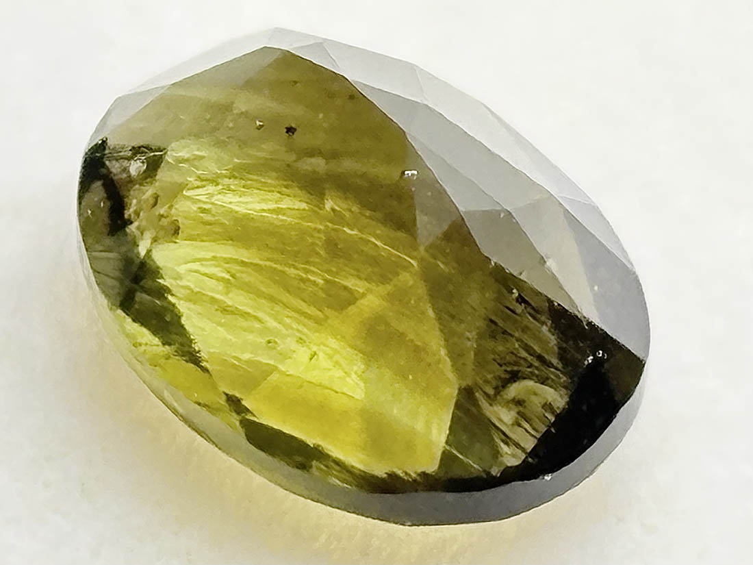 鑑別書付き】チェコ産 モルダバイト 1.397ct ルース / Moldavite