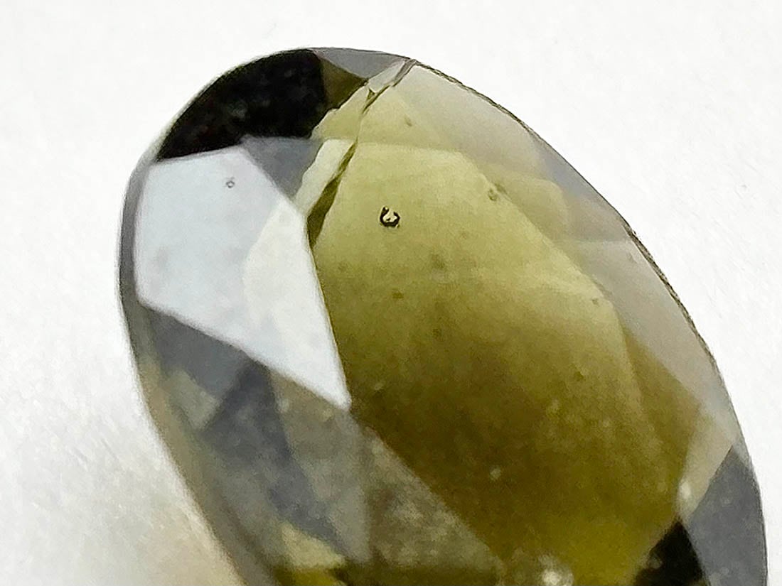 鑑別書付き】チェコ産 モルダバイト 1.397ct ルース / Moldavite