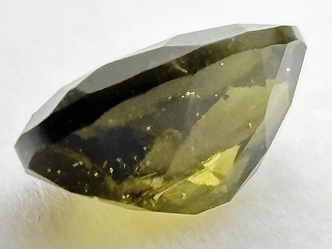 鑑別書付き】チェコ産 モルダバイト 1.397ct ルース / Moldavite