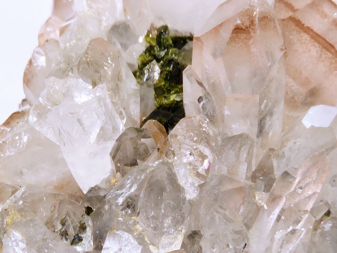 四川省産 エピドートオンクォーツ