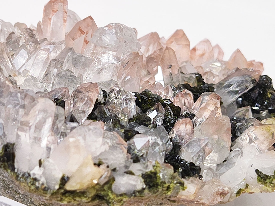 四川省産 エピドートオンクォーツ