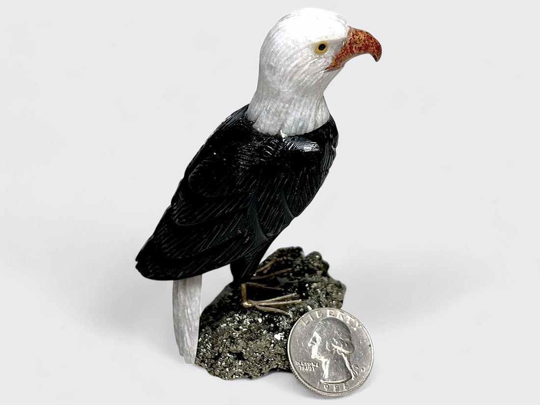 ペルー産 鳥彫刻 ＆ 天然石 (ハクトウワシ)