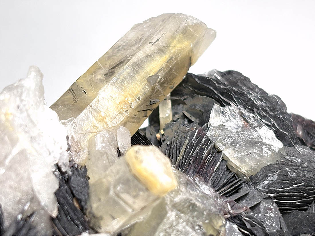 広東省産 アイアンローズ（ヘマタイト＆水晶）/ Iron Rose