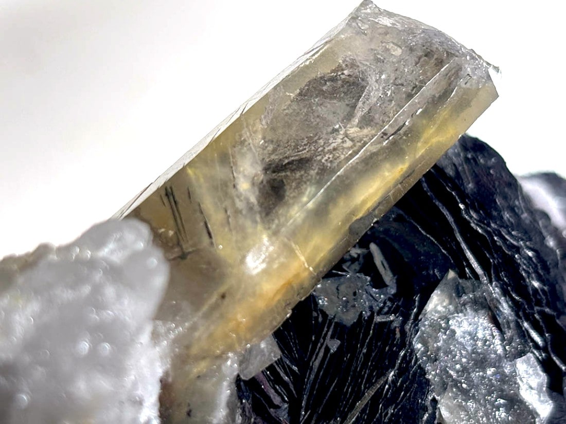 広東省産 アイアンローズ（ヘマタイト＆水晶）/ Iron Rose ( Hematite