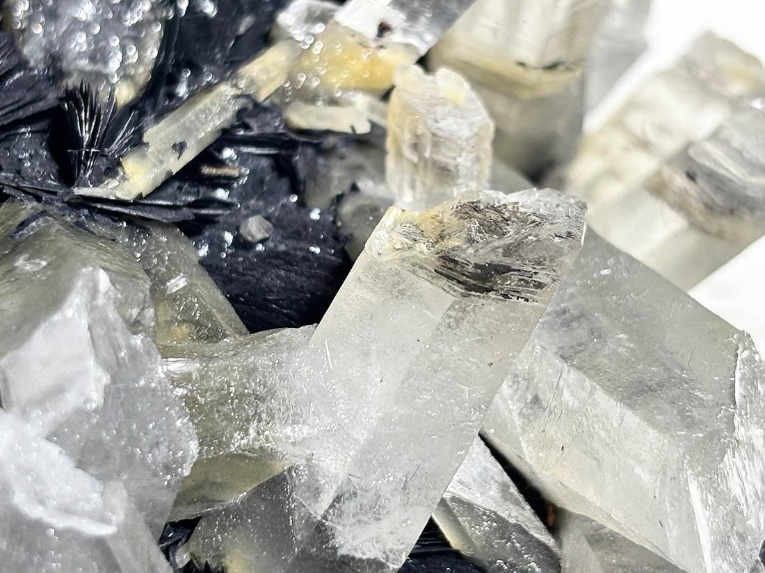 広東省産 アイアンローズ（ヘマタイト＆水晶）/ Iron Rose ( Hematite