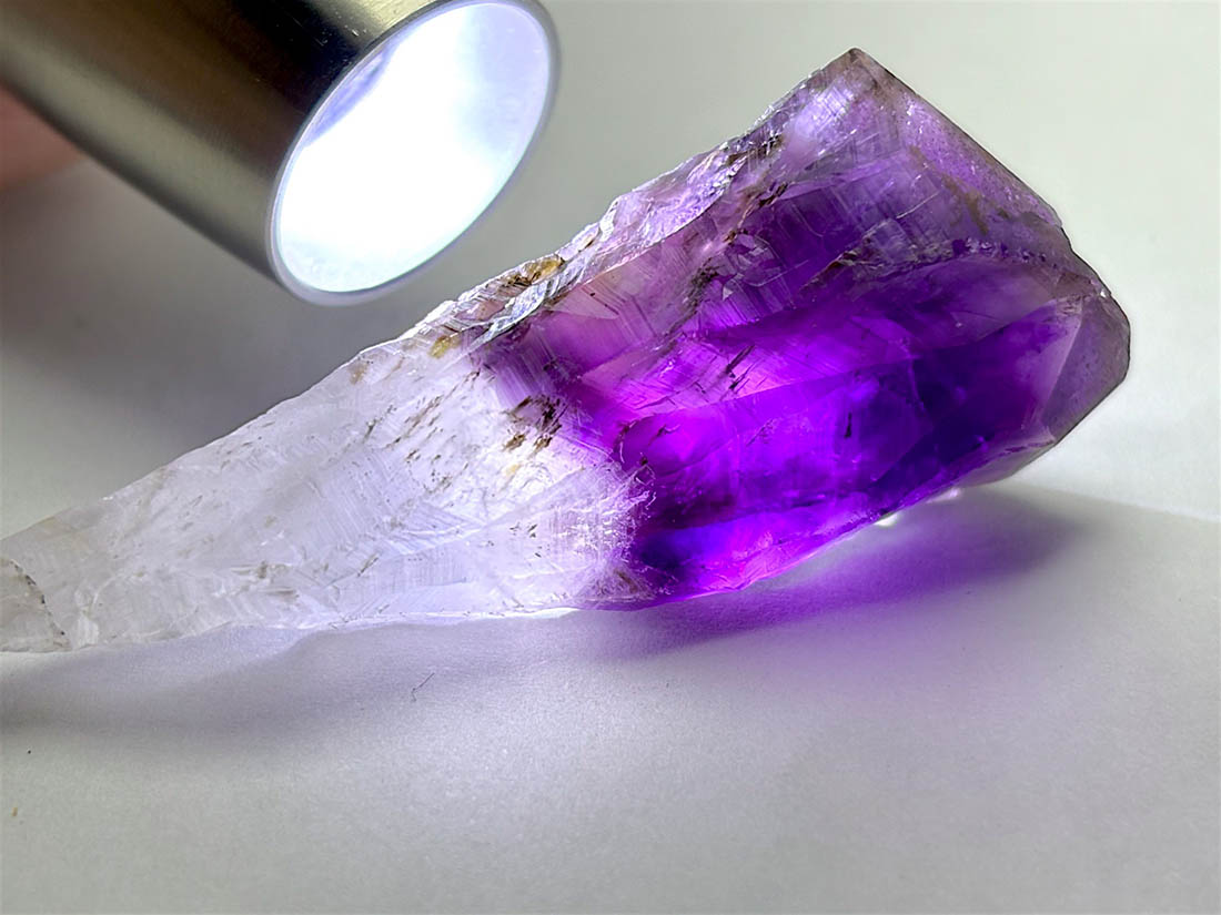 ブラジル・パラー州産 ダークカラーアメジスト ポイント ( 紫水晶