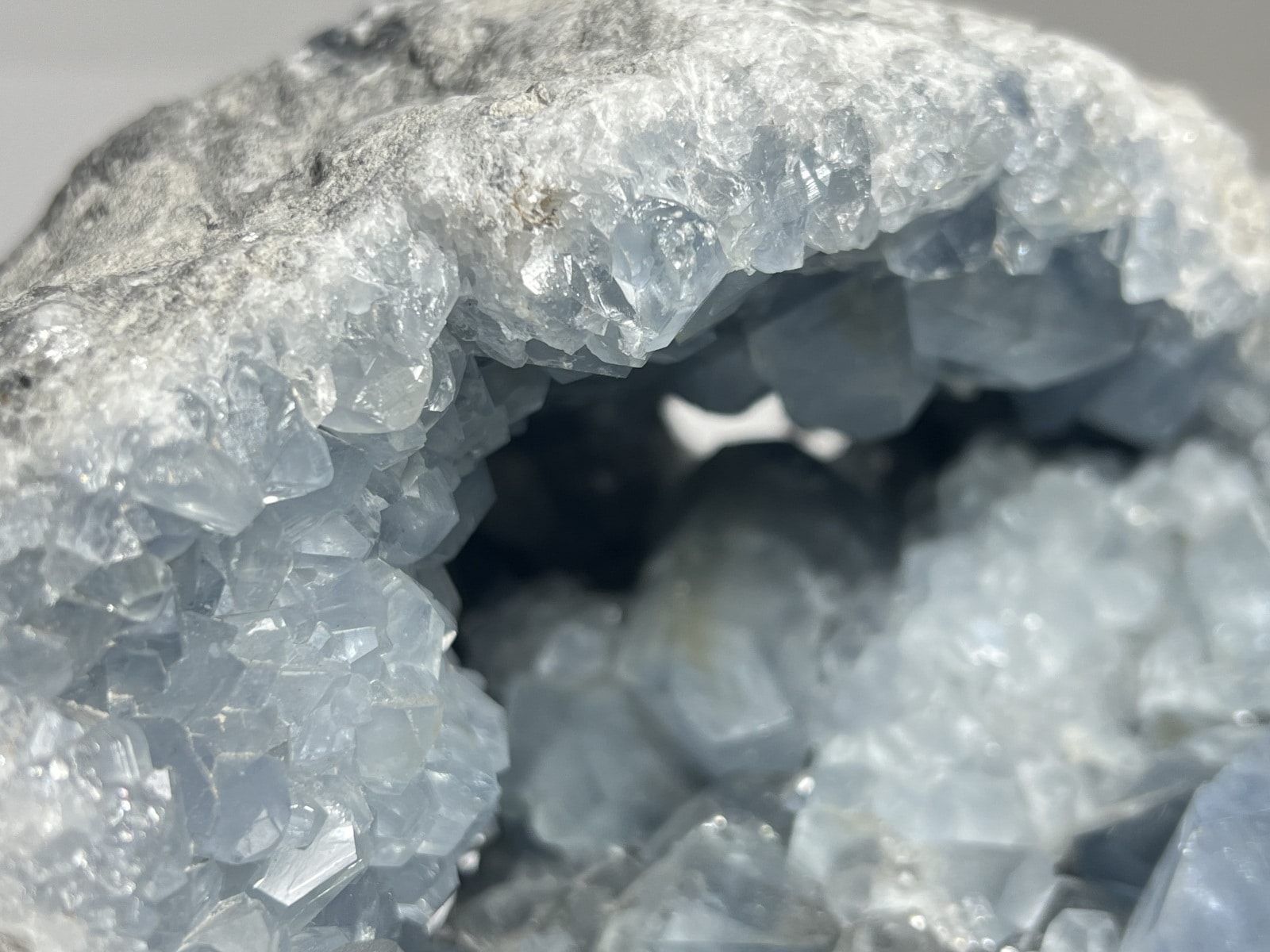 ◎大き目！◎セレスタイト｟虹あり｠約650ｇマダガスカル産 原石 天然石 ◎大き目！◎セレスタイト｟虹あり｠約650gマダガスカル産 原石 天然石