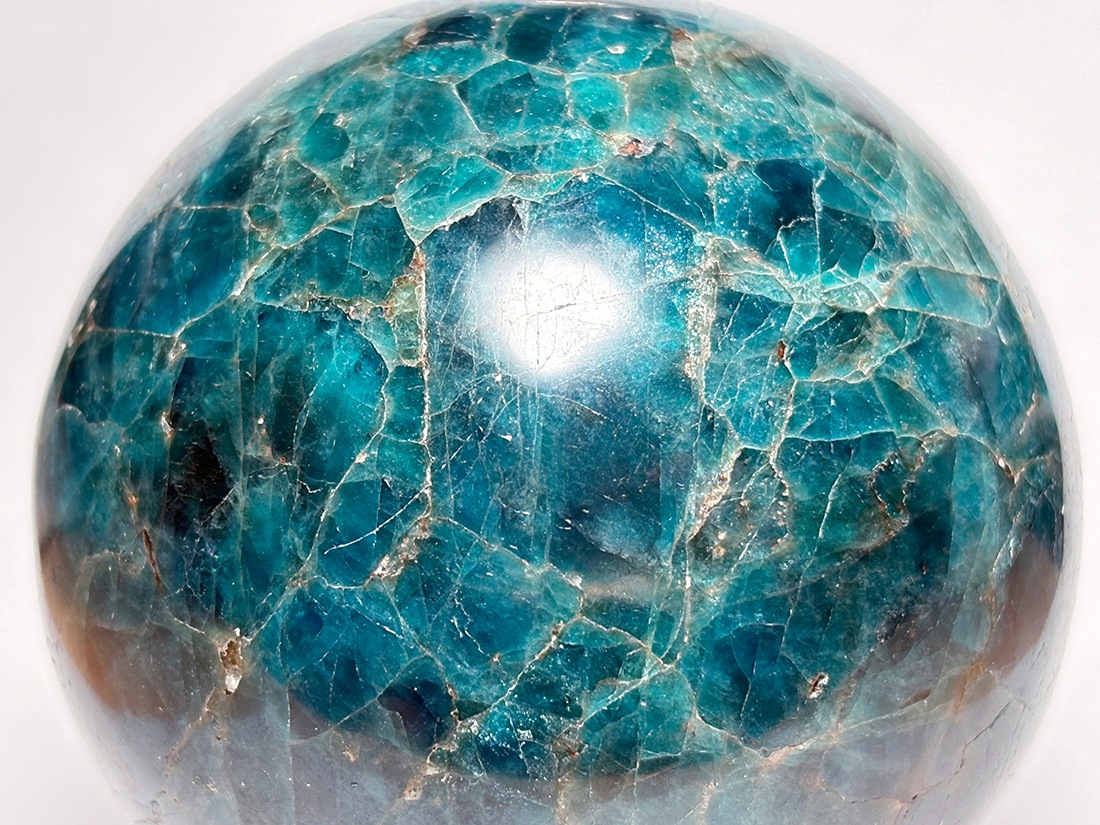 マダガスカル産 ブルーアパタイト 83mm丸玉 (燐灰石)/ Blue Apatite Sphere