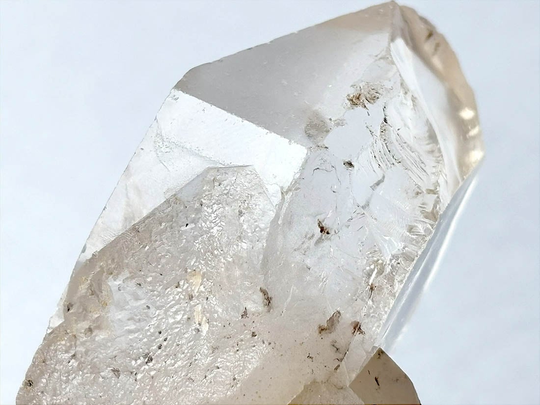 タンザニア産 モンドクォーツ ポイント (雷水晶・ライトニング