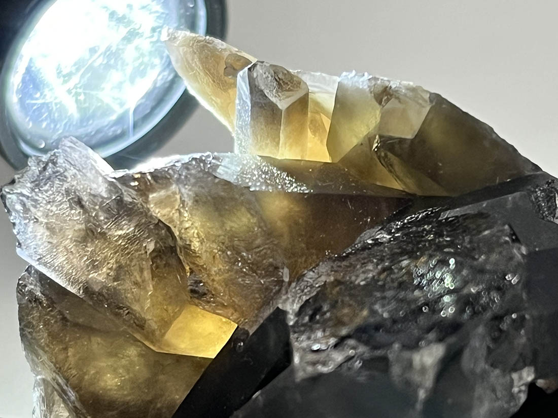 【匿名発送】マイカ付きスモーキー水晶クラスター スモーキークォーツクラスター☆4341g☆11.4cm！☆瀧川神社にて