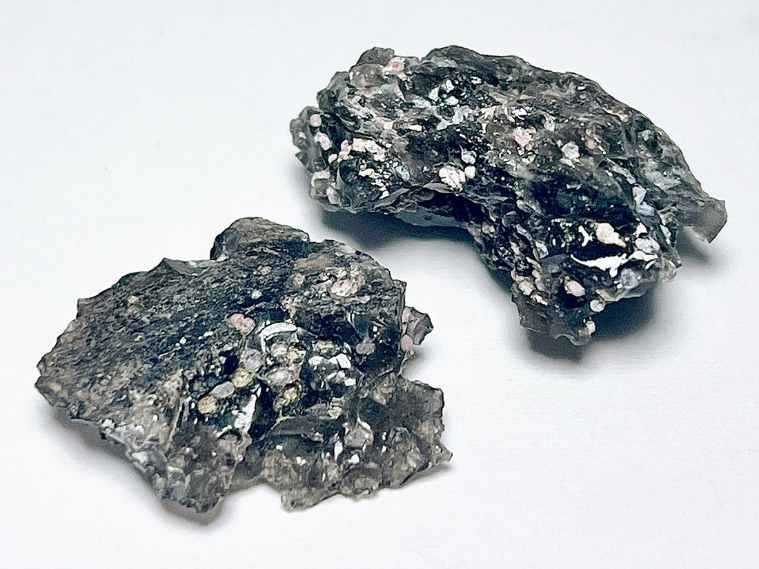 【海からの贈り物】黒曜石(最長17cm、972g クリアコーティング付) 激安宣言 透明オブシディアン（黒曜石） 龍彫りカービングプレート 縦