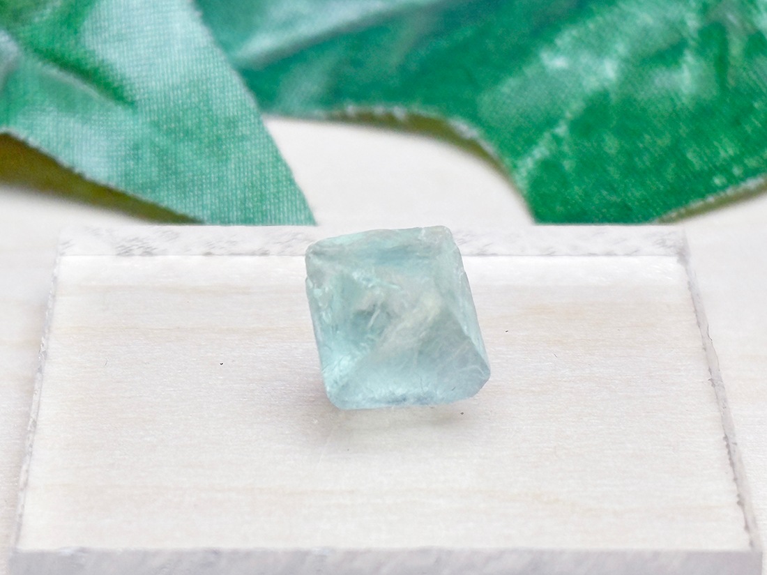 蛍光) 湖南省産 八面体 フローライト / fluorite ( 蛍石 )【ミニチュア