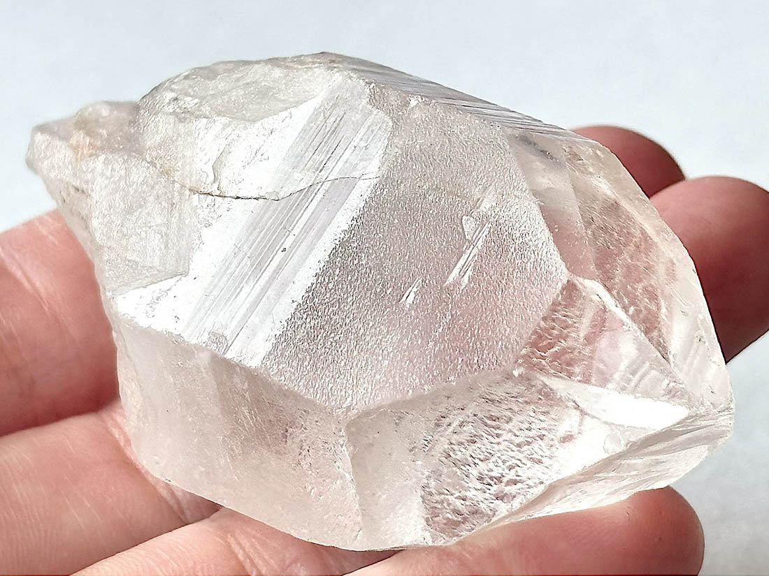 タンザニア産 モンドクォーツ ポイント (雷水晶・ライトニングクォーツ
