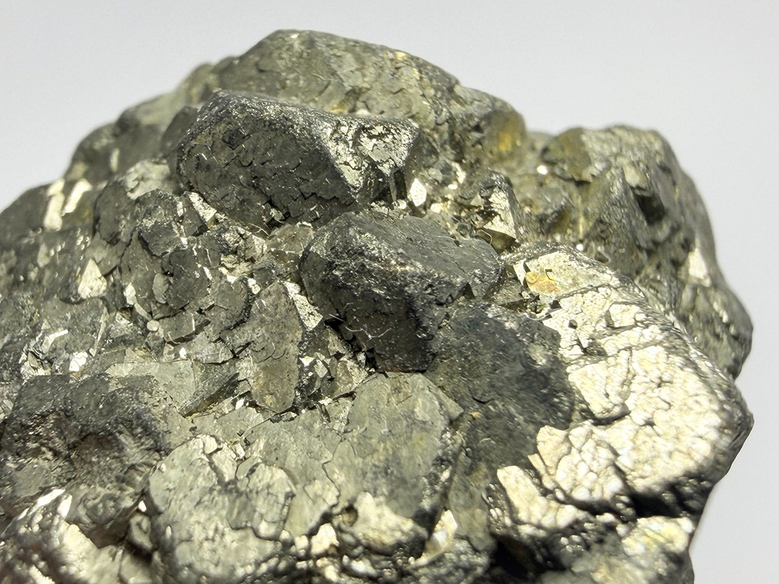 マダガスカル産 球状マーカサイト(白鉄鉱)/Marcasite