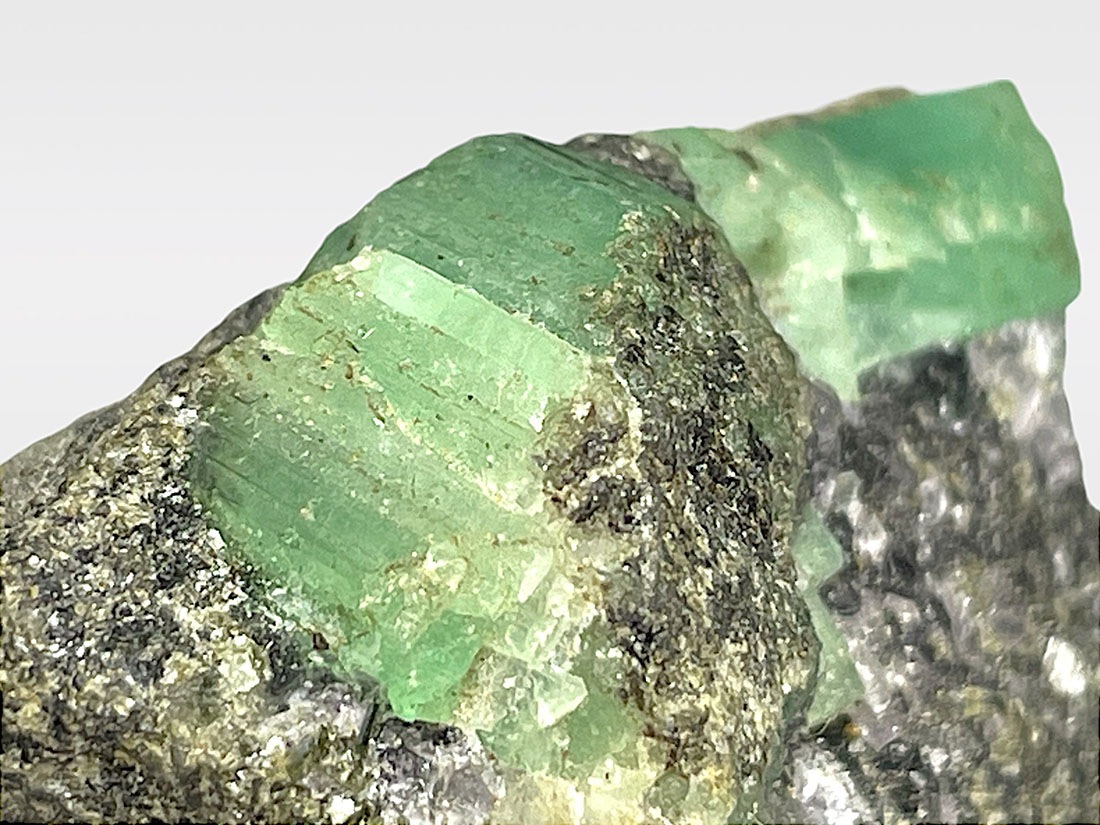 【9g】中国 雲南省産 エメラルド 母岩付 鉱物標本 雲南省産エメラルド/Emerald