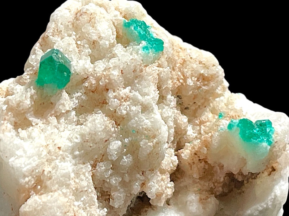 カザフスタン産 ダイオプテーズ ( 翠銅鉱 ) /Dioptase