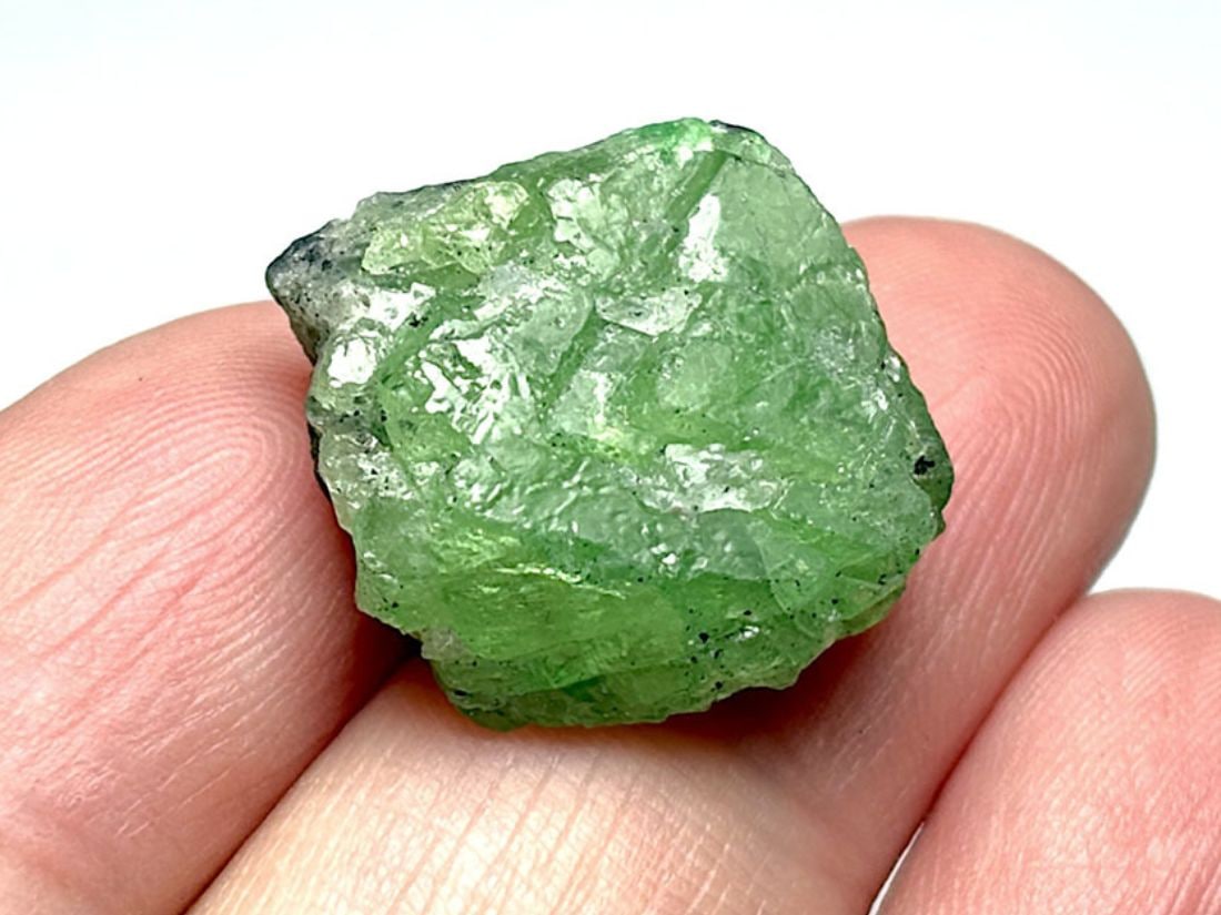 タンザニア産　ツァボライト Grossular Tsavorite タンザニア産 ツァボライト Grossular Tsavorite UV Change Tsavorite