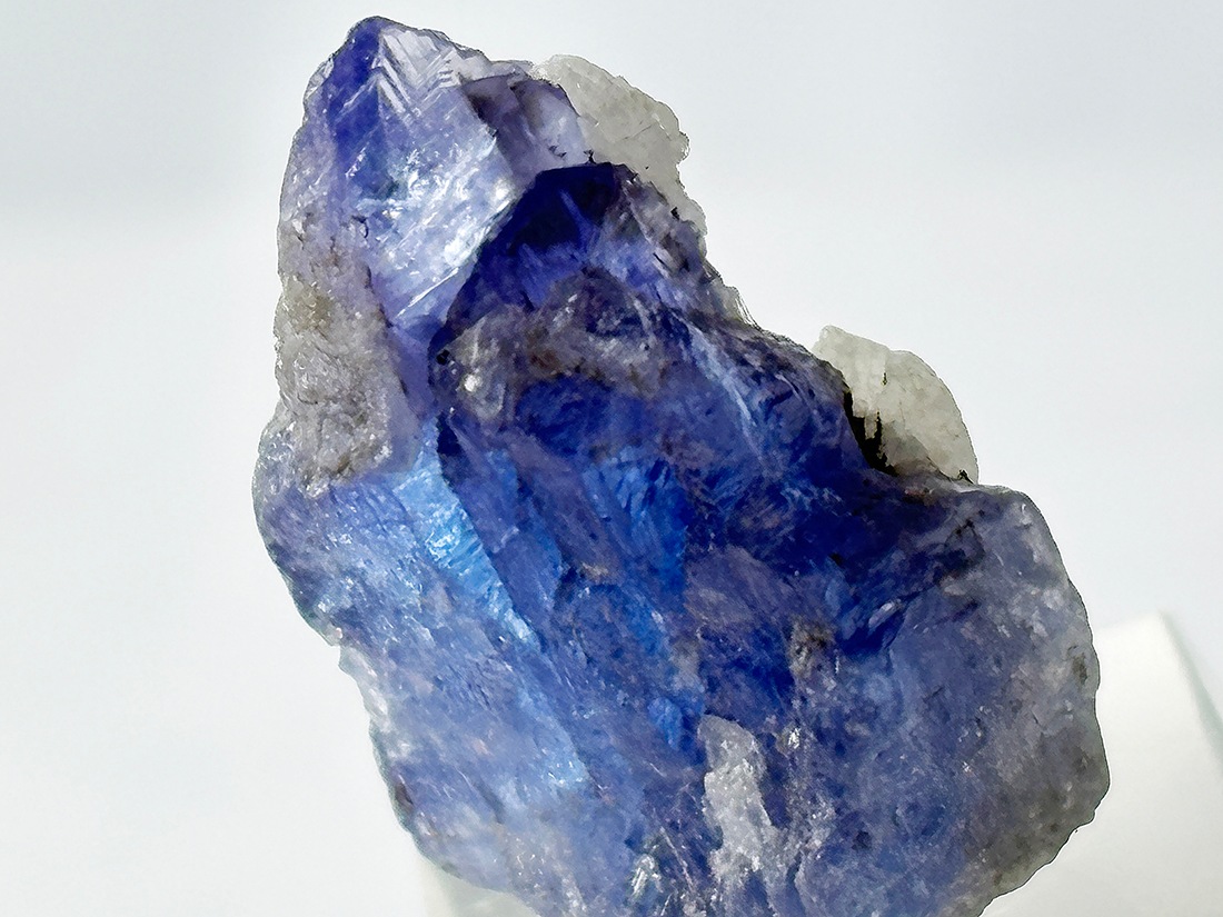 メレラニ鉱山産 タンザナイト ( 灰簾石 ) / Tanzanite