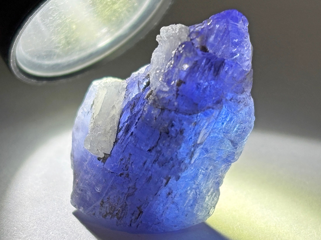 メレラニ鉱山産 タンザナイト ( 灰簾石 ) / Tanzanite