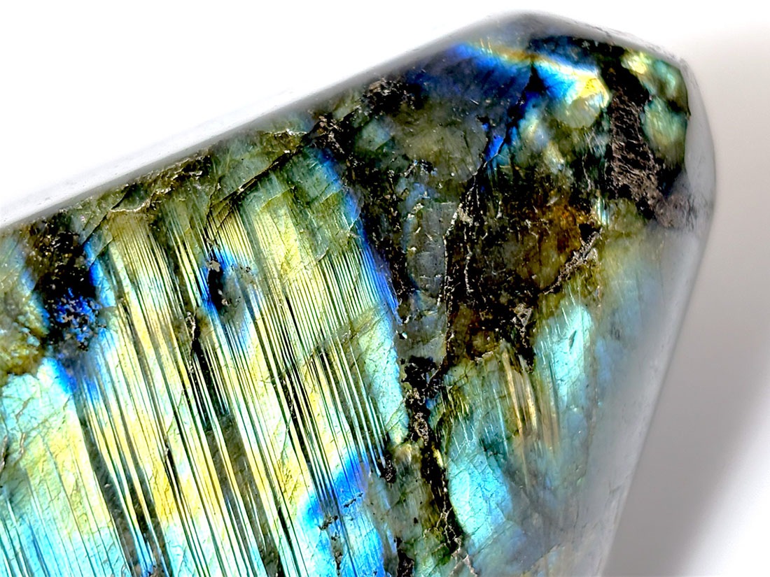 マダガスカル産ラブラドライト 自立型ポリッシュ / Labradorite