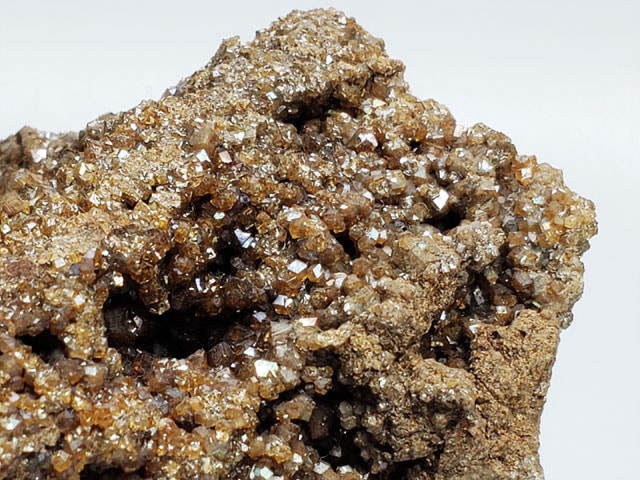 奈良県吉野郡天川村行者還岳産 灰鉄柘榴石(レインボーガーネット)