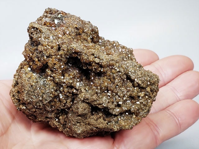 奈良県吉野郡天川村行者還岳産 灰鉄柘榴石(レインボーガーネット)