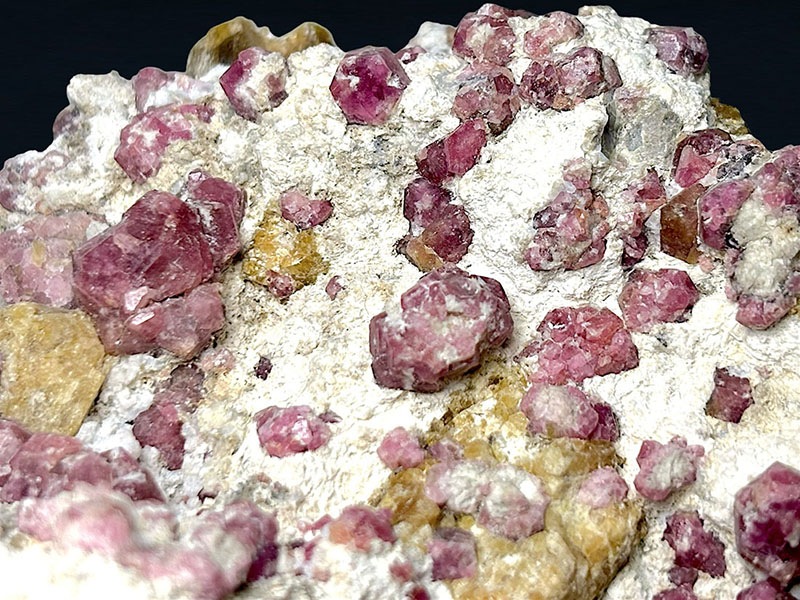 ラズベリー ガーネット / Grossular ( 灰礬柘榴石 )