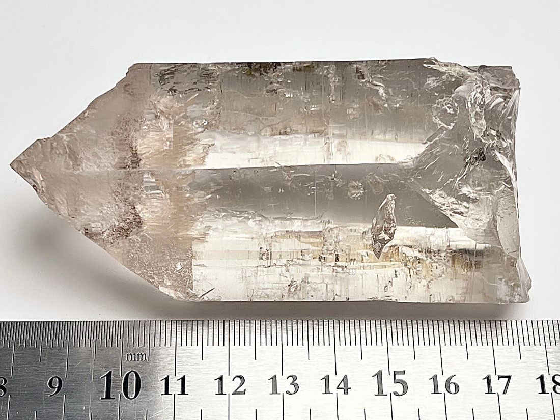 インド・マニハール産 水晶ポイント ( レコードキーパー )【96x49x38mm