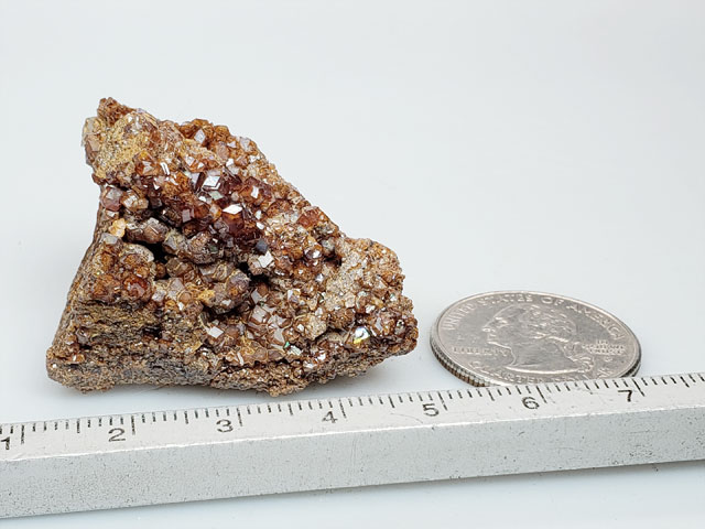 国産鉱物　灰鉄柘榴石母岩付き標本　レインボーガーネット　奈良県産 国産鉱物 灰鉄柘榴石母岩付き標本 レインボーガーネット 奈良県