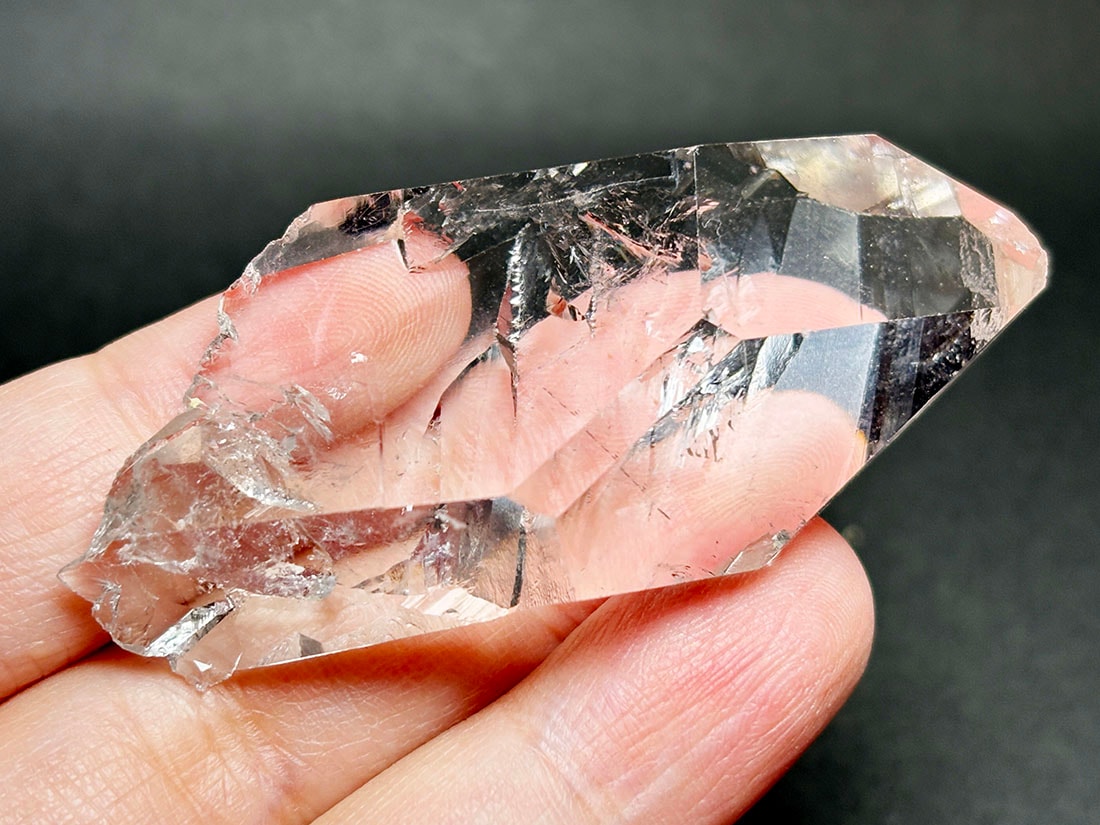 ゼッカデソウザ産 水晶ポイント (Zwcca De Souza)