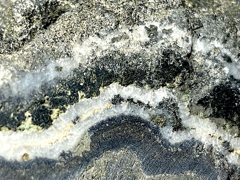 鑑賞石 金鉱石 高玉鉱山 600g