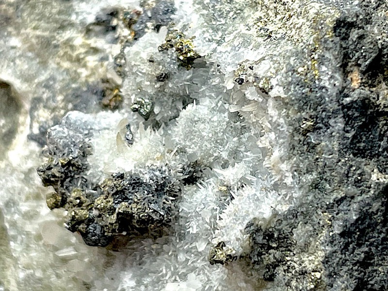 福島県 高玉鉱山産 輝銀鉱