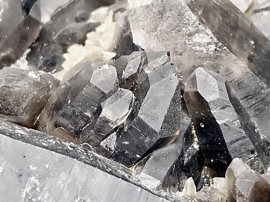 マダガスカル産 スモーキークォーツ (煙水晶) / Smoky Quartz