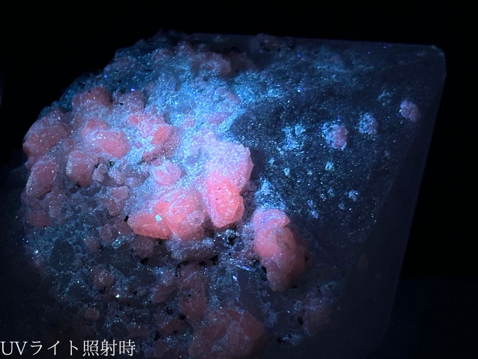 383 中国 湖北省産 オレンジカルサイト&パイライト 中国湖北省産 カルサイトonパイライト – 天然石ハッピーギフト