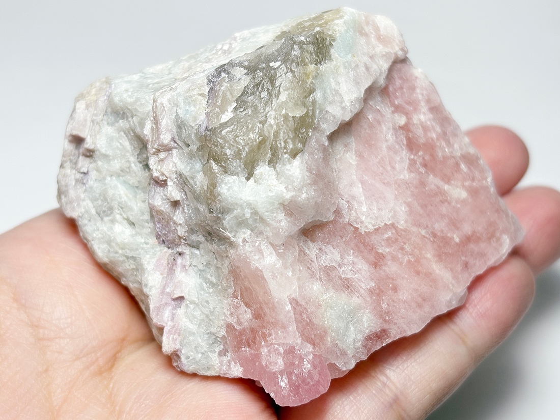 モルガナイト（ナイジェリア産） IRODORI STONE ナイジェリア産 モルガナイト / Morganite (緑柱石)