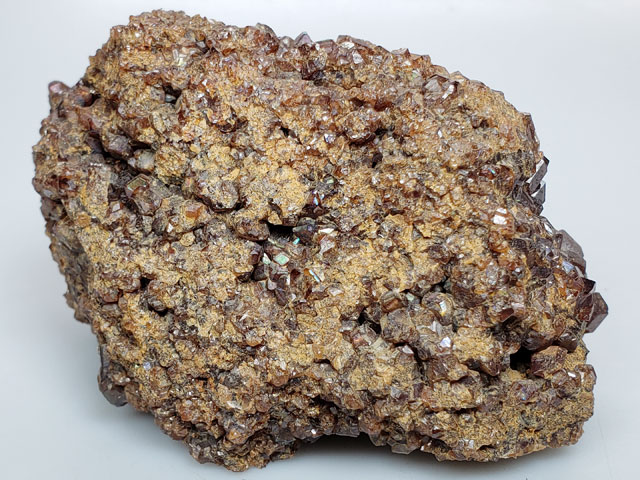 国産鉱物　灰鉄柘榴石母岩付き標本　レインボーガーネット　奈良県産 国産鉱物 灰鉄柘榴石母岩付き標本 レインボーガーネット 奈良県