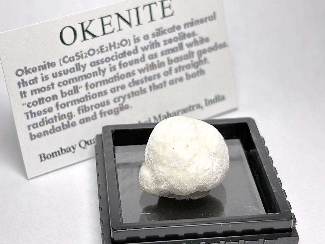 インド産 オケナイト / Okenite